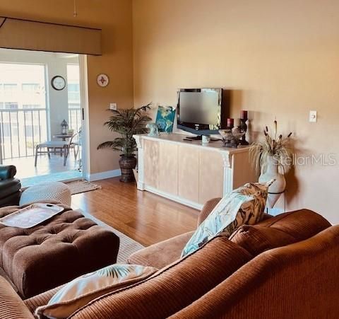 For Rent: $6,000 (2 beds, 2 baths, 1230 Square Feet)
