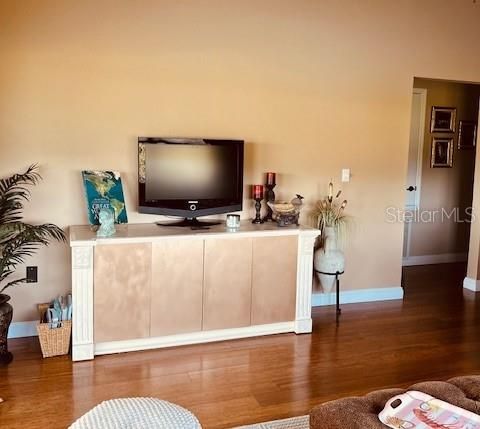 For Rent: $6,000 (2 beds, 2 baths, 1230 Square Feet)