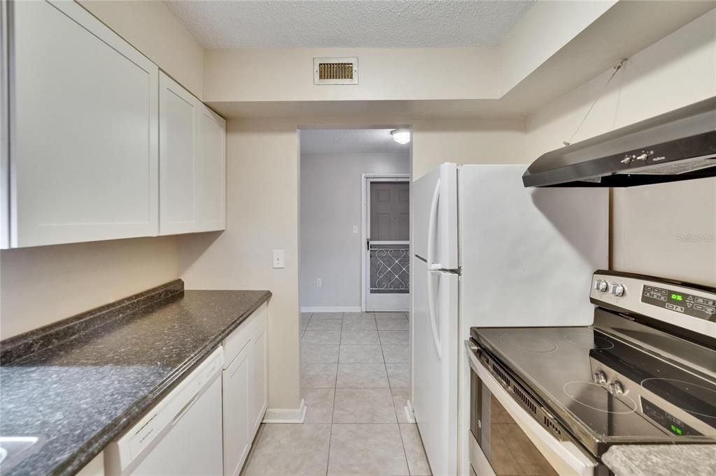 For Sale: $109,000 (1 beds, 1 baths, 760 Square Feet)