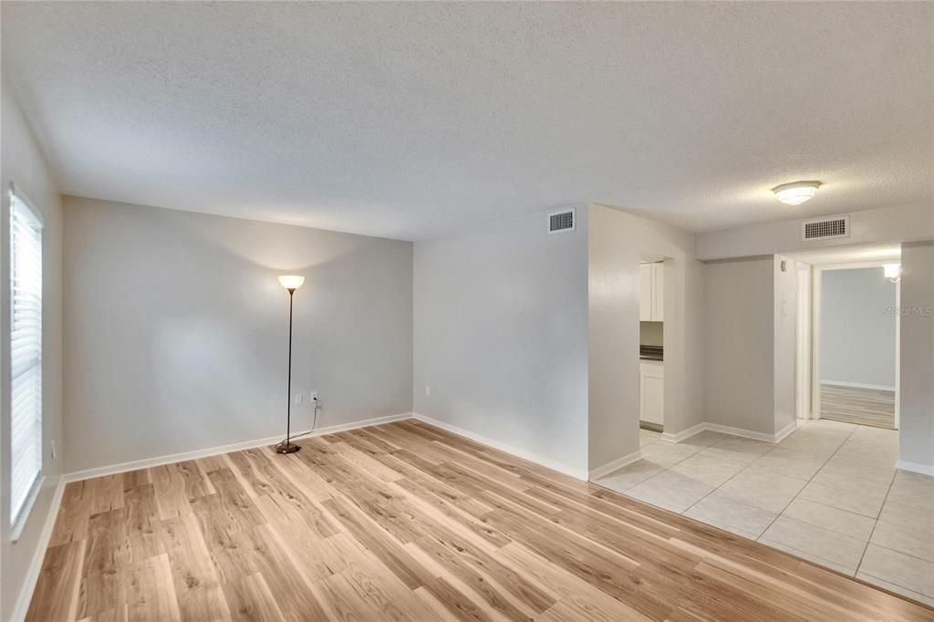 For Sale: $109,000 (1 beds, 1 baths, 760 Square Feet)
