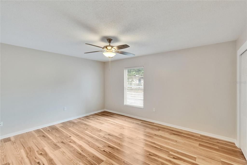 For Sale: $109,000 (1 beds, 1 baths, 760 Square Feet)