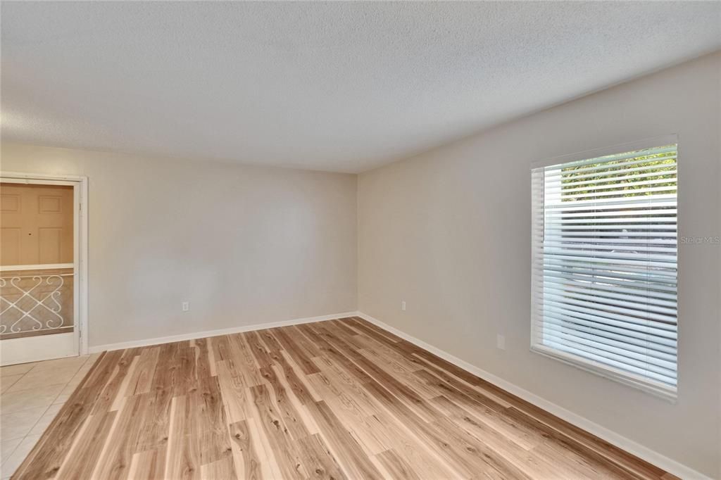 For Sale: $109,000 (1 beds, 1 baths, 760 Square Feet)