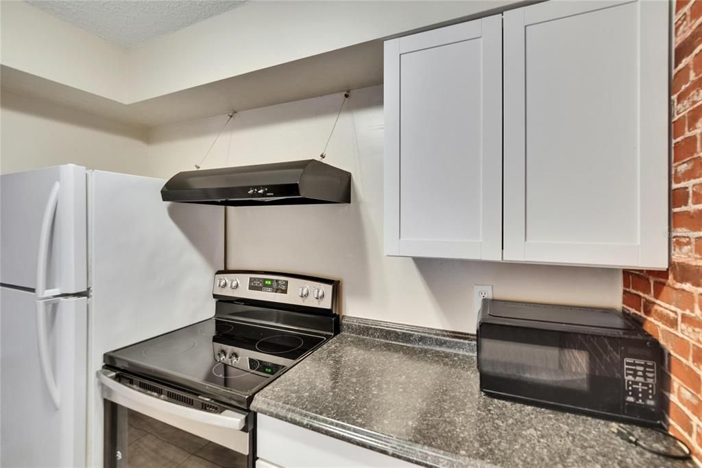For Sale: $109,000 (1 beds, 1 baths, 760 Square Feet)