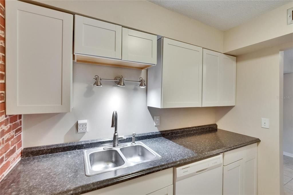 For Sale: $109,000 (1 beds, 1 baths, 760 Square Feet)