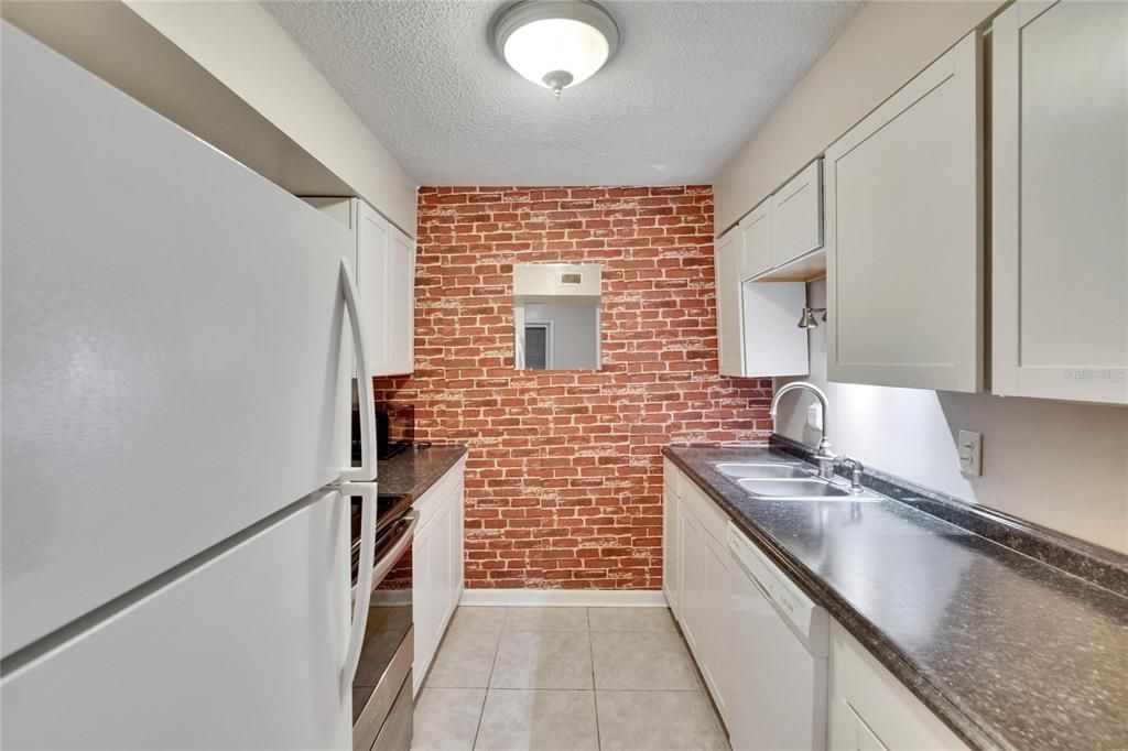 For Sale: $109,000 (1 beds, 1 baths, 760 Square Feet)