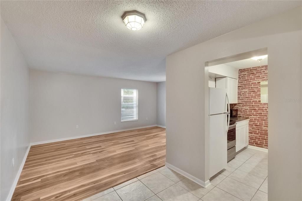 For Sale: $109,000 (1 beds, 1 baths, 760 Square Feet)