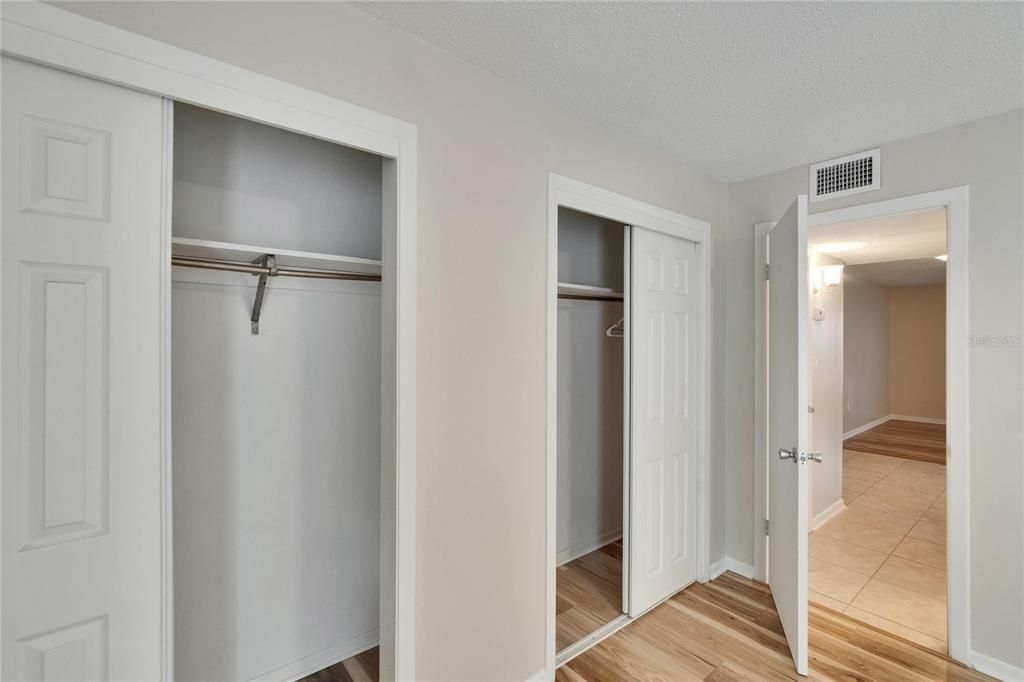 For Sale: $109,000 (1 beds, 1 baths, 760 Square Feet)