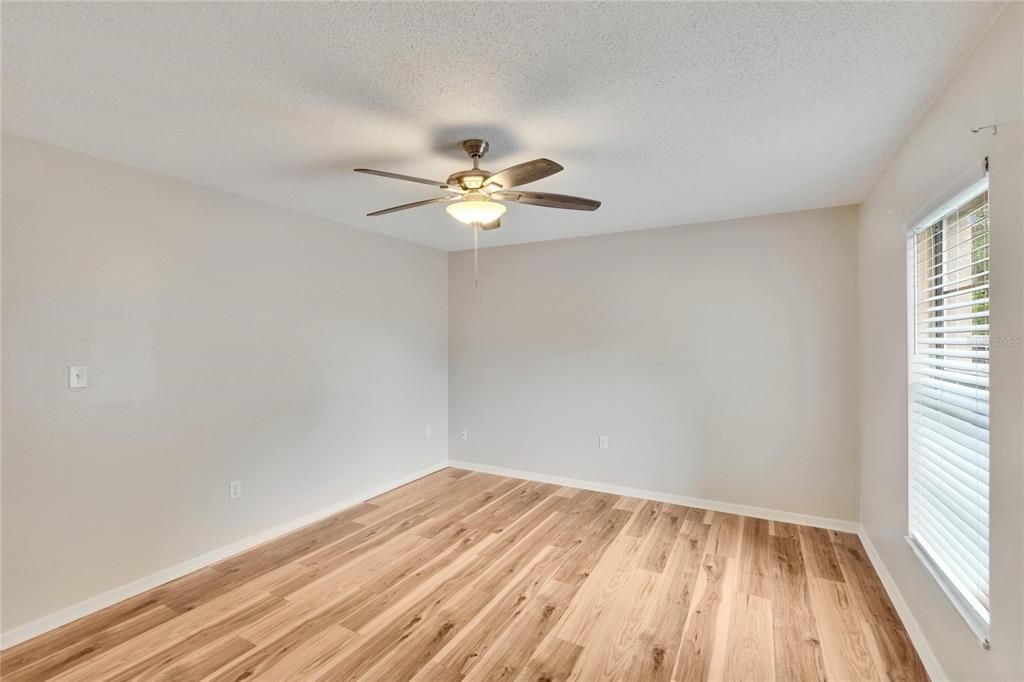 For Sale: $109,000 (1 beds, 1 baths, 760 Square Feet)