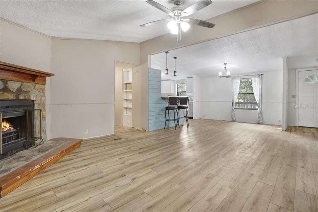 待售: $135,000 (3 贝兹, 2 浴室, 1456 平方英尺)