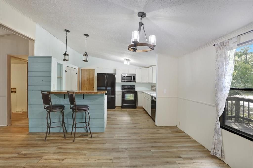 待售: $135,000 (3 贝兹, 2 浴室, 1456 平方英尺)