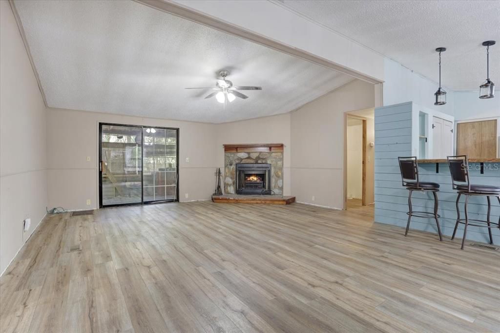 待售: $135,000 (3 贝兹, 2 浴室, 1456 平方英尺)