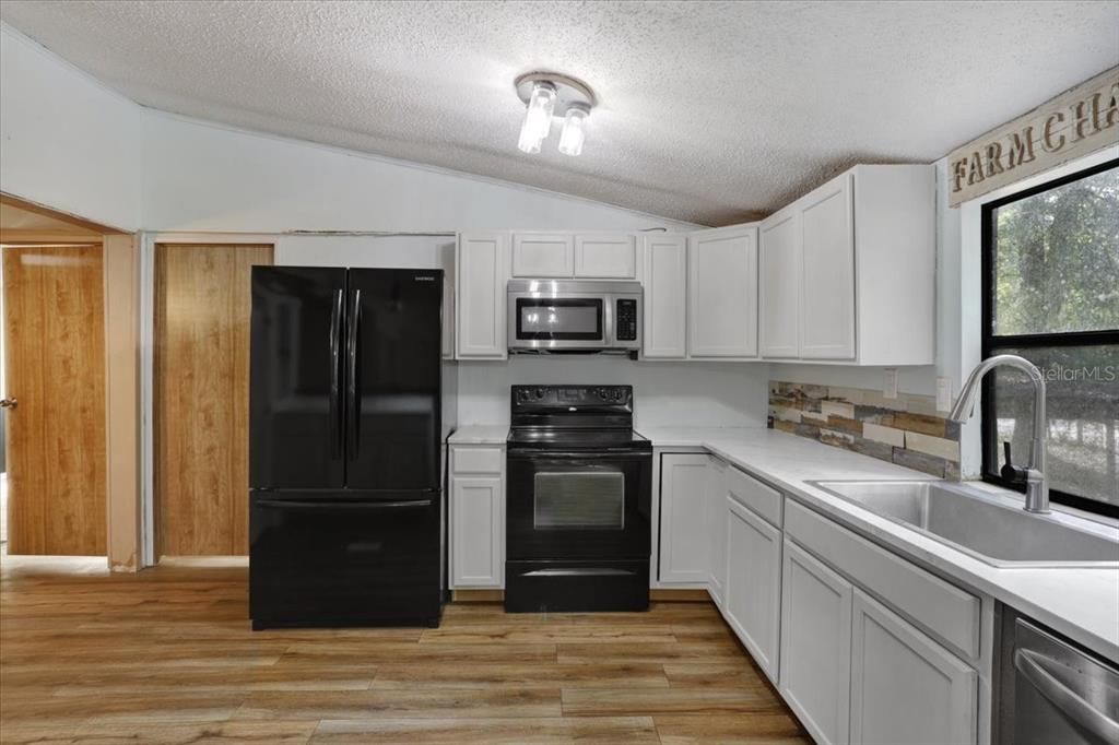 待售: $135,000 (3 贝兹, 2 浴室, 1456 平方英尺)