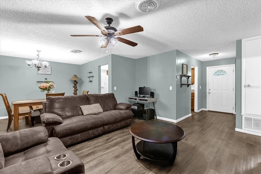 Active With Contract: $195,000 (4 beds, 2 baths, 1666 Square Feet)