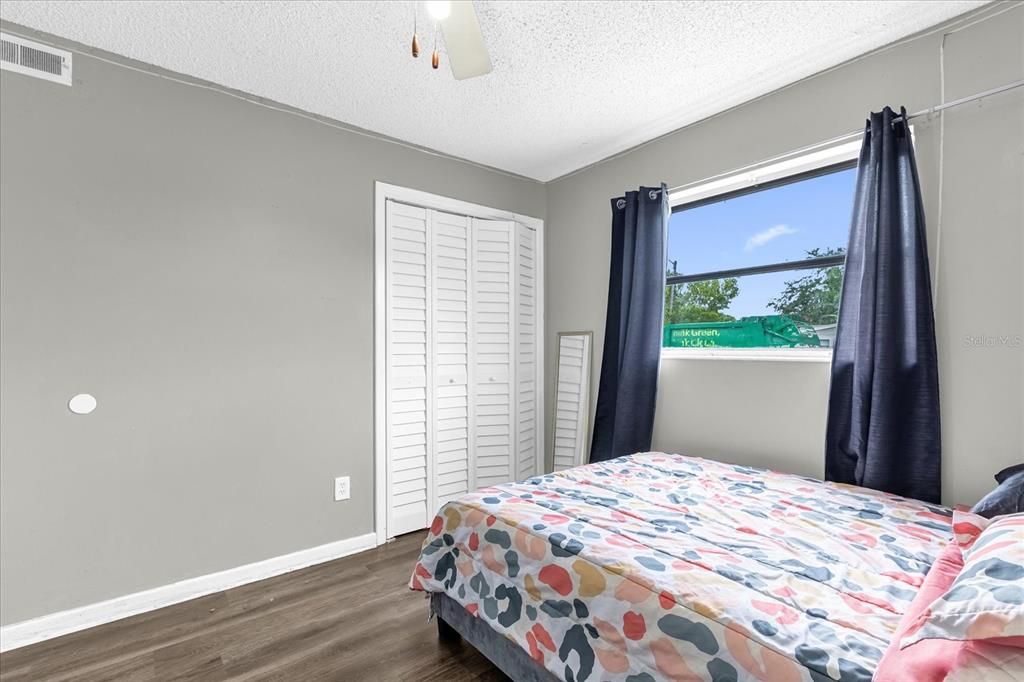 Active With Contract: $195,000 (4 beds, 2 baths, 1666 Square Feet)