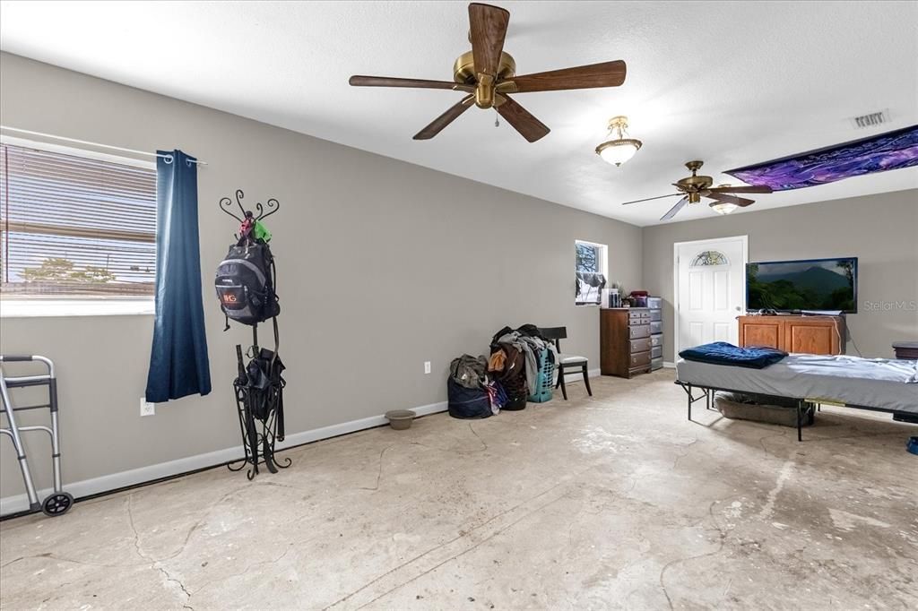 Active With Contract: $195,000 (4 beds, 2 baths, 1666 Square Feet)