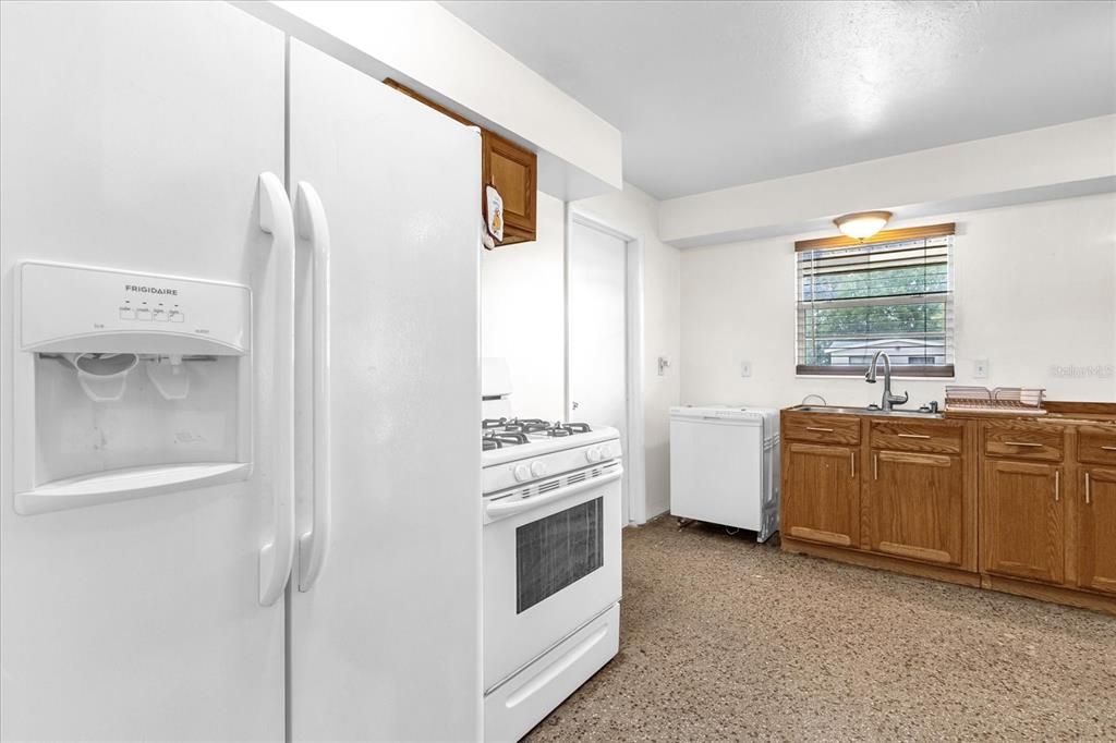 Active With Contract: $195,000 (4 beds, 2 baths, 1666 Square Feet)