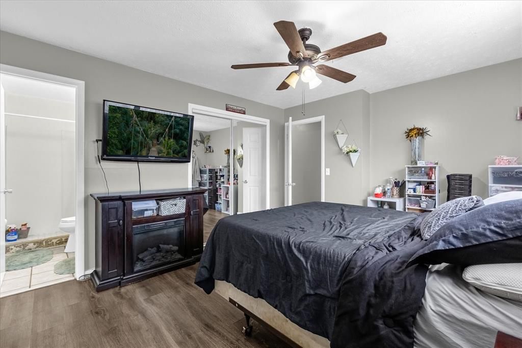 Active With Contract: $195,000 (4 beds, 2 baths, 1666 Square Feet)