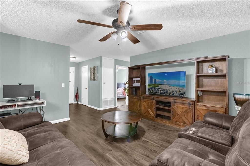 Active With Contract: $195,000 (4 beds, 2 baths, 1666 Square Feet)