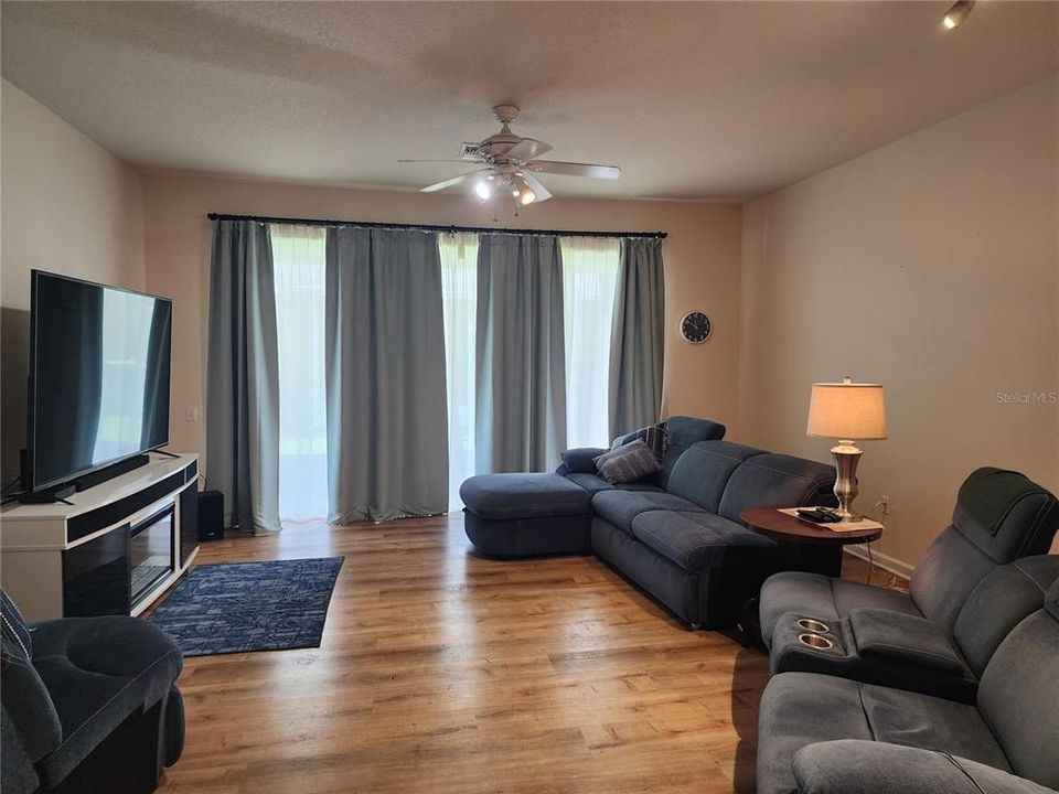 Active With Contract: $260,000 (3 beds, 2 baths, 1588 Square Feet)