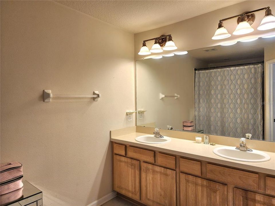 Active With Contract: $260,000 (3 beds, 2 baths, 1588 Square Feet)