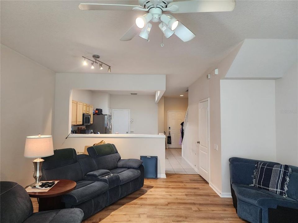 Active With Contract: $260,000 (3 beds, 2 baths, 1588 Square Feet)