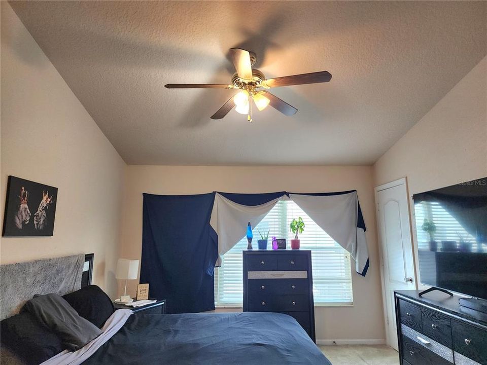 Active With Contract: $260,000 (3 beds, 2 baths, 1588 Square Feet)