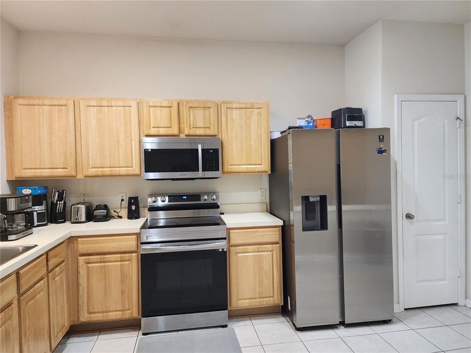 Active With Contract: $260,000 (3 beds, 2 baths, 1588 Square Feet)