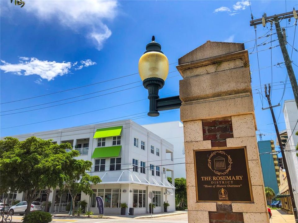 Под контрактом: $1,774,000 (3 спален, 3 ванн, 1745 Квадратных фут)