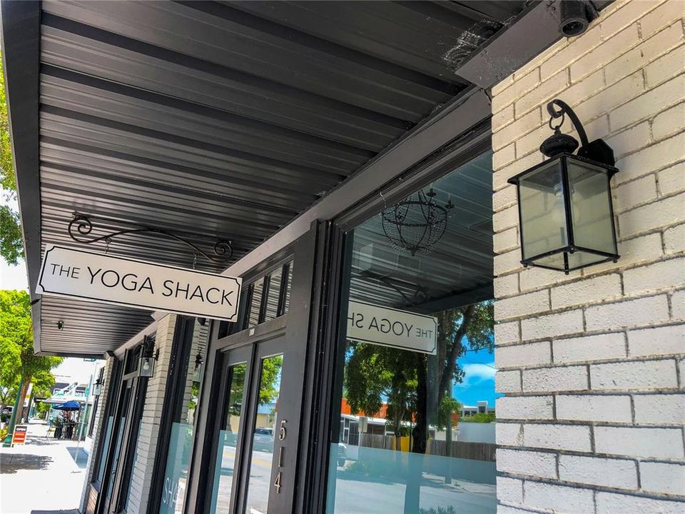 Под контрактом: $1,774,000 (3 спален, 3 ванн, 1745 Квадратных фут)