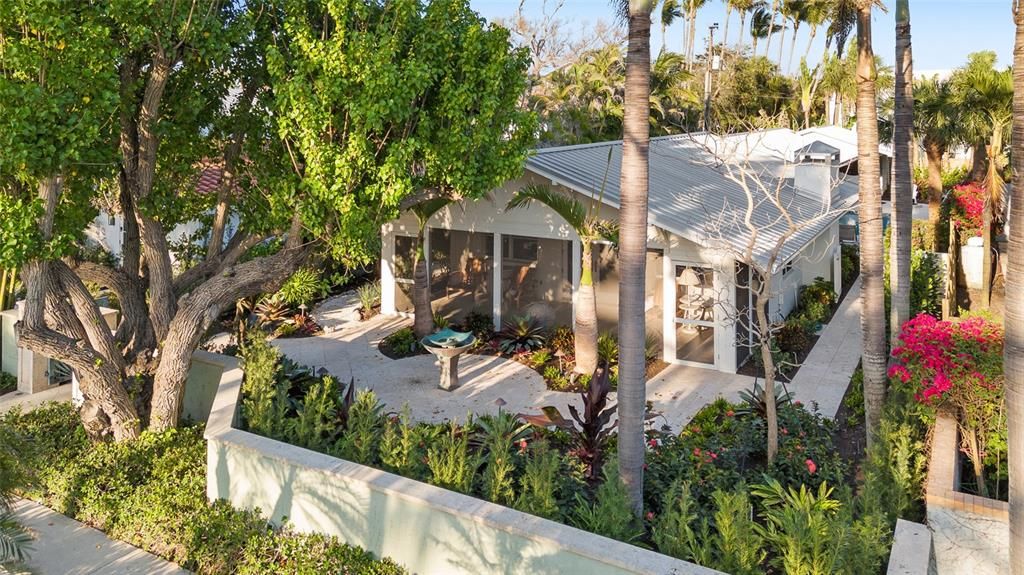 For Sale: $4,995,000 (3 beds, 2 baths, 2049 Square Feet)