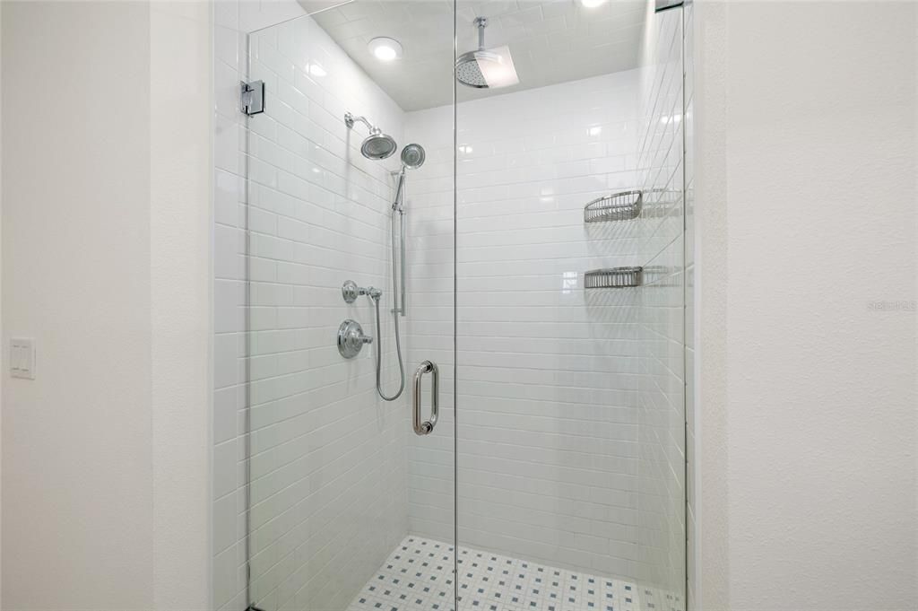 For Sale: $4,995,000 (3 beds, 2 baths, 2049 Square Feet)