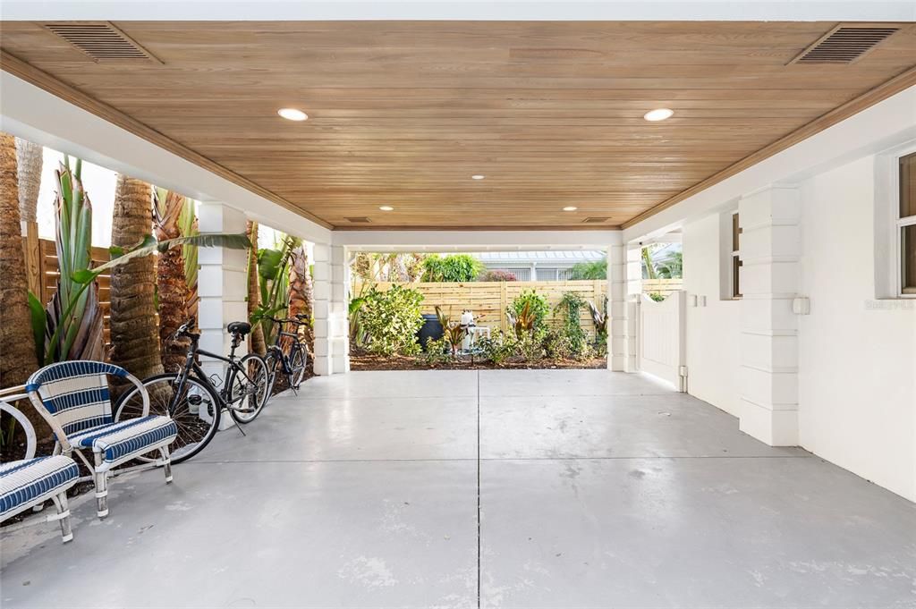 For Sale: $4,995,000 (3 beds, 2 baths, 2049 Square Feet)