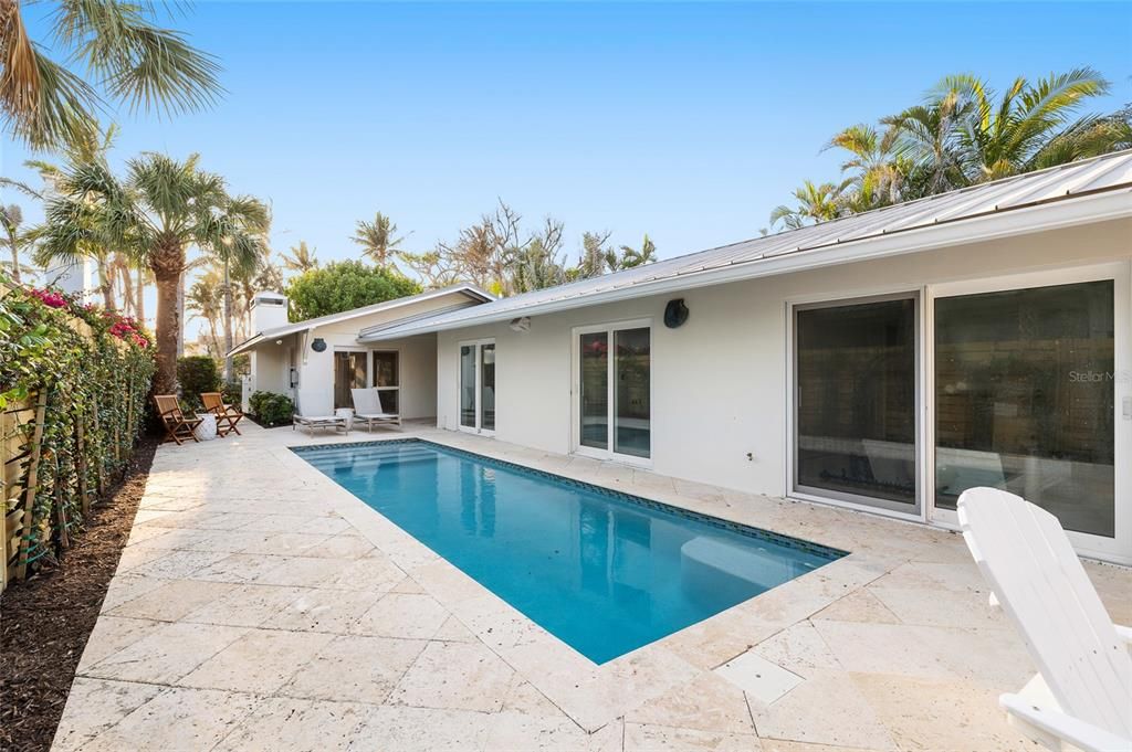 For Sale: $4,995,000 (3 beds, 2 baths, 2049 Square Feet)