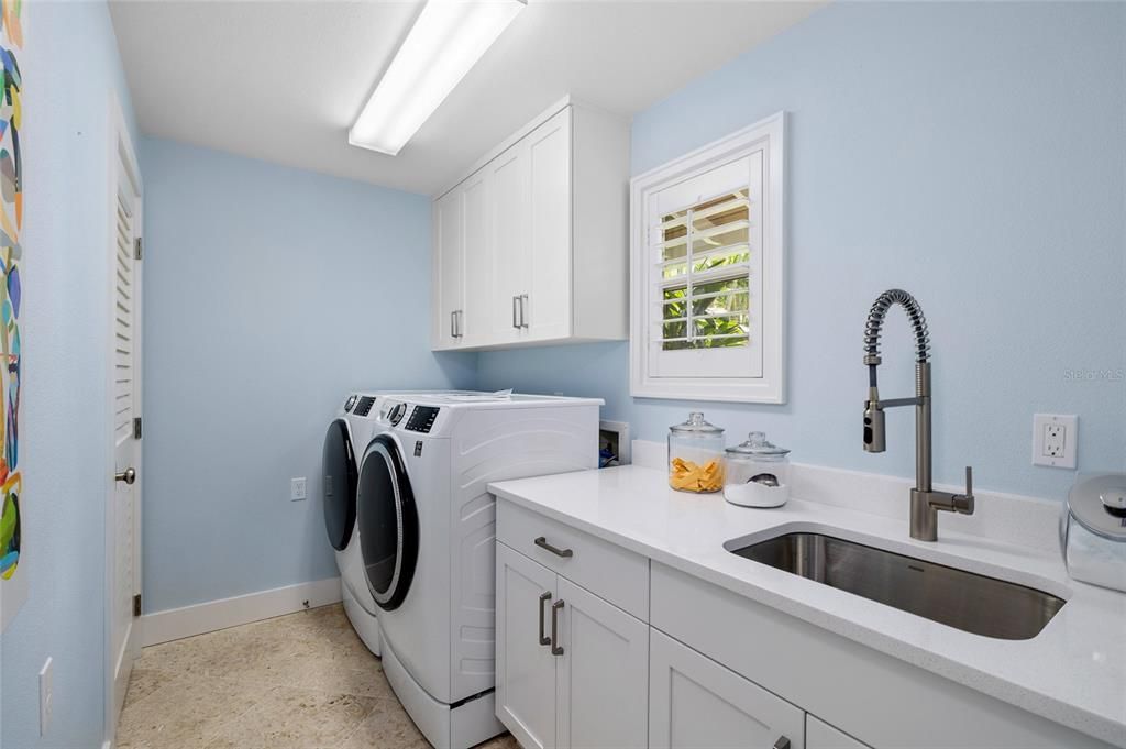 For Sale: $4,995,000 (3 beds, 2 baths, 2049 Square Feet)