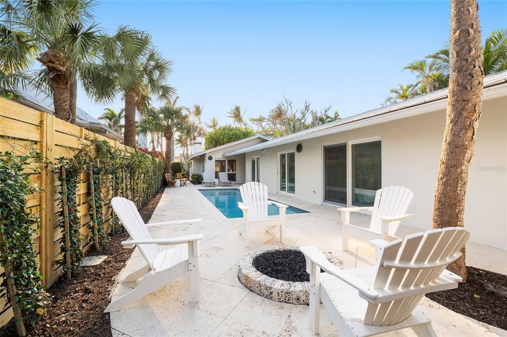 For Sale: $4,995,000 (3 beds, 2 baths, 2049 Square Feet)