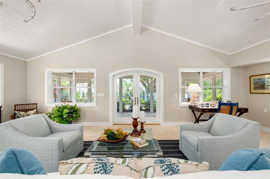 For Sale: $4,995,000 (3 beds, 2 baths, 2049 Square Feet)