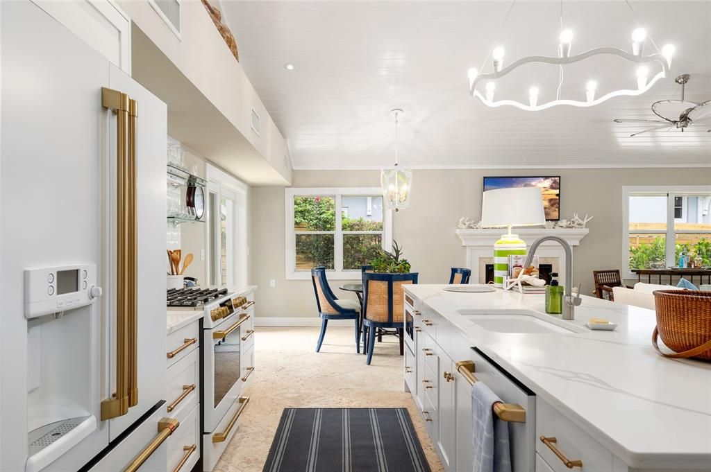 For Sale: $4,995,000 (3 beds, 2 baths, 2049 Square Feet)