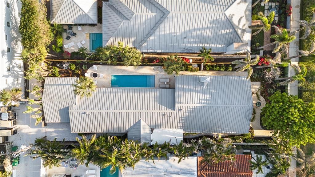 For Sale: $4,995,000 (3 beds, 2 baths, 2049 Square Feet)