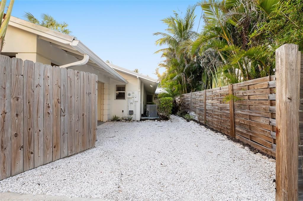 For Sale: $4,995,000 (3 beds, 2 baths, 2049 Square Feet)