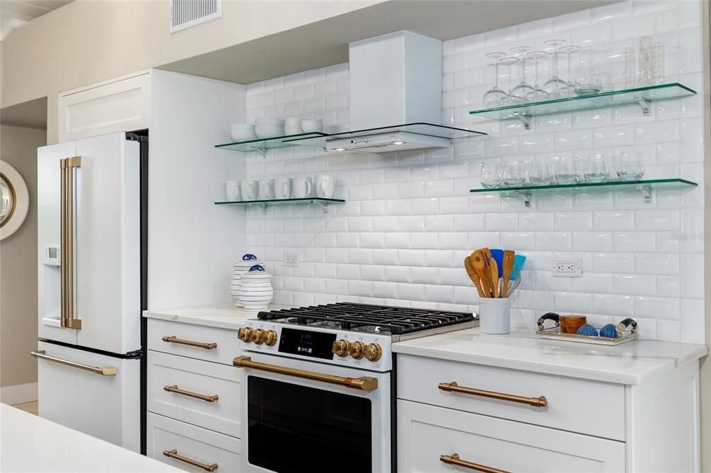 For Sale: $4,995,000 (3 beds, 2 baths, 2049 Square Feet)