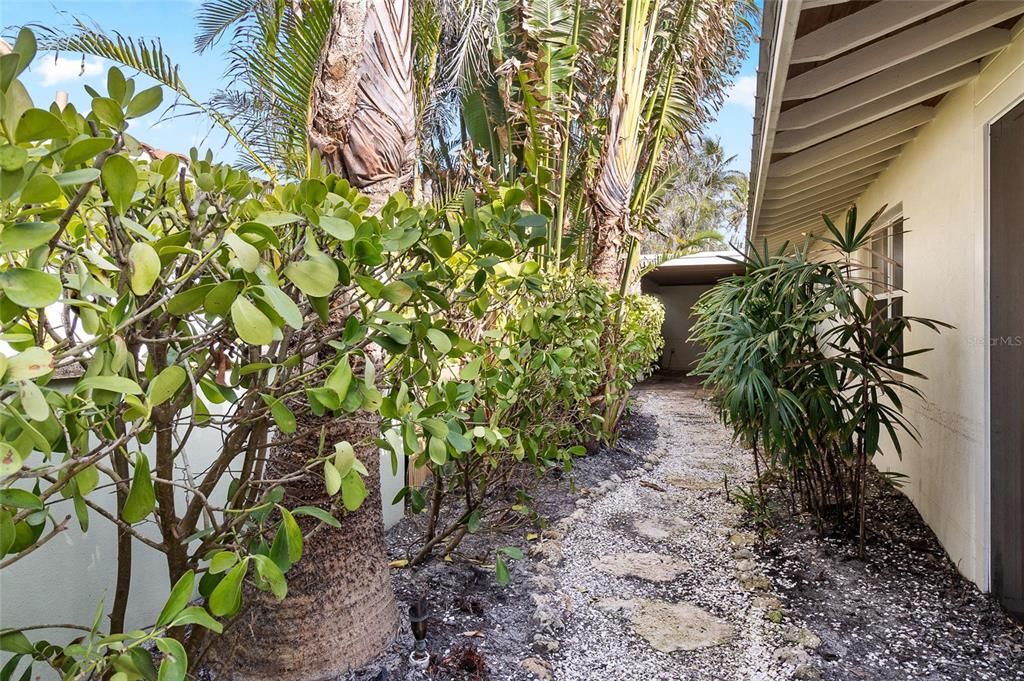 For Sale: $4,995,000 (3 beds, 2 baths, 2049 Square Feet)