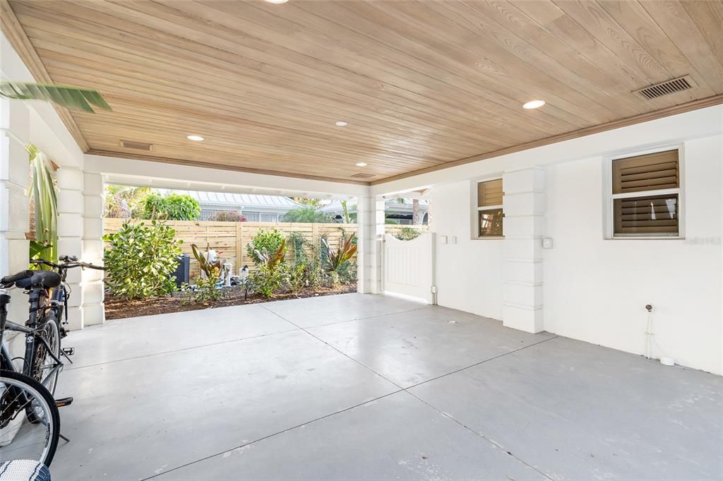 For Sale: $4,995,000 (3 beds, 2 baths, 2049 Square Feet)