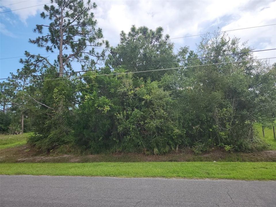 На продажу: $134,900 (2.31 acres)
