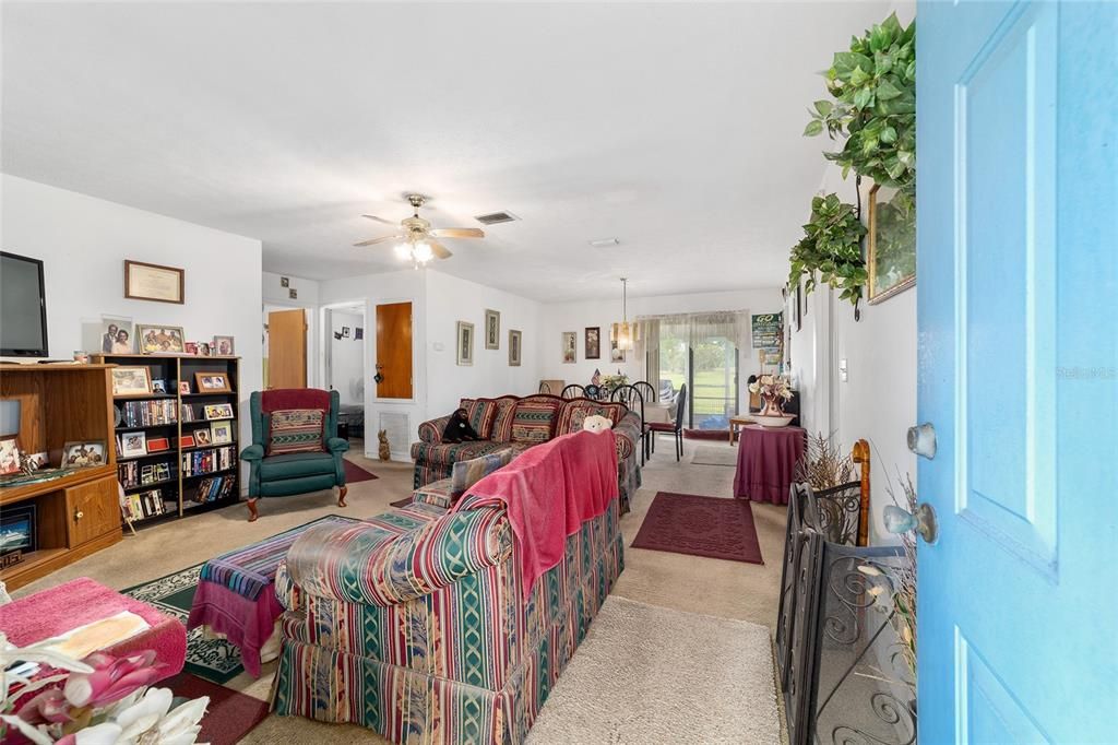 Под контрактом: $279,500 (3 спален, 2 ванн, 1094 Квадратных фут)