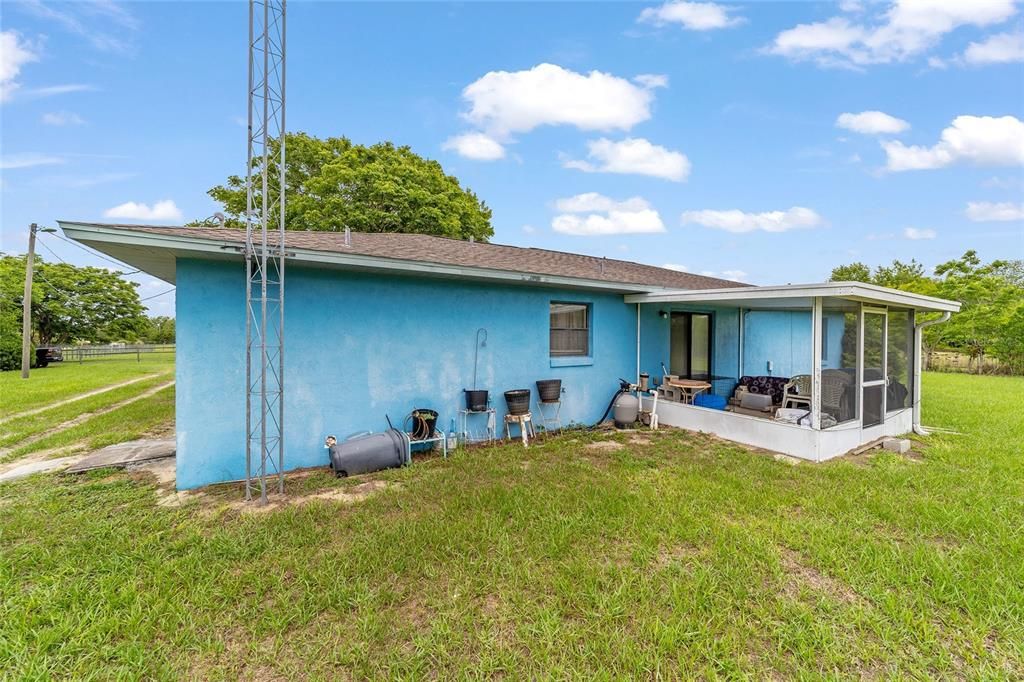 Под контрактом: $279,500 (3 спален, 2 ванн, 1094 Квадратных фут)