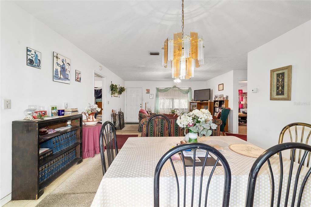 Под контрактом: $279,500 (3 спален, 2 ванн, 1094 Квадратных фут)