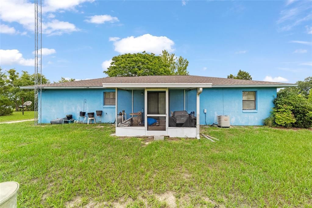 Под контрактом: $279,500 (3 спален, 2 ванн, 1094 Квадратных фут)