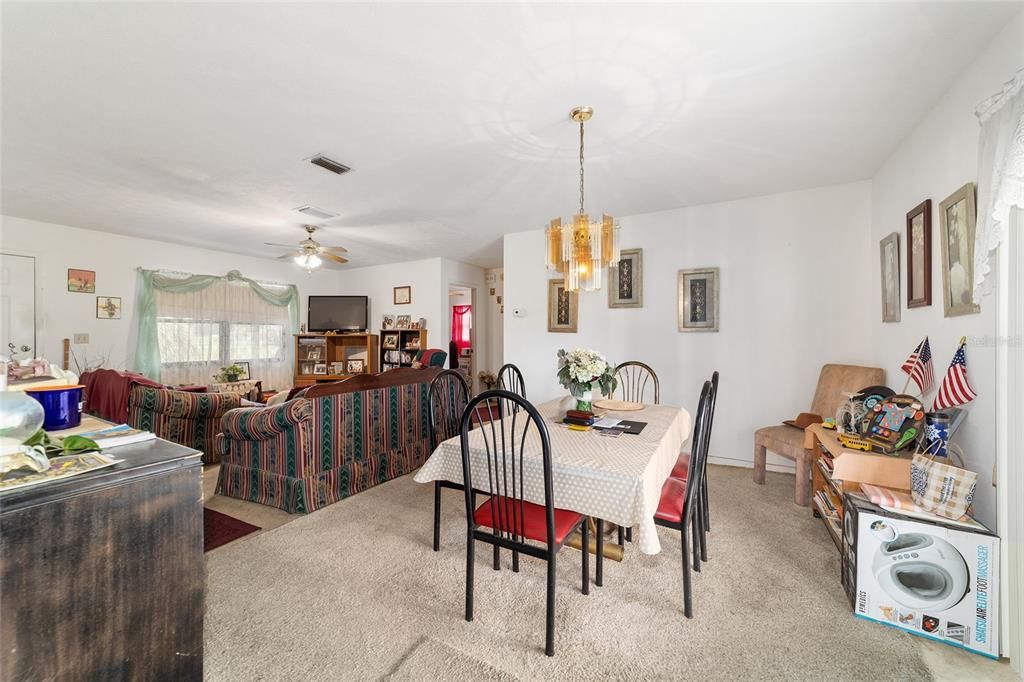 Под контрактом: $279,500 (3 спален, 2 ванн, 1094 Квадратных фут)