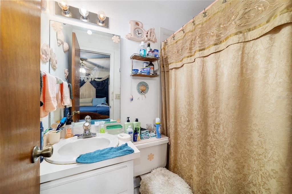 Под контрактом: $279,500 (3 спален, 2 ванн, 1094 Квадратных фут)