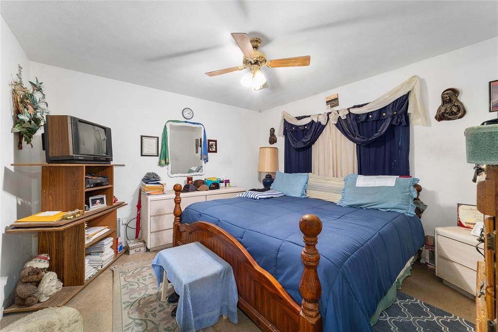 Под контрактом: $279,500 (3 спален, 2 ванн, 1094 Квадратных фут)